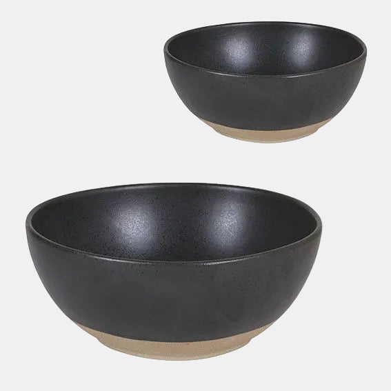 Taça oval preta com base castanha, em grés. Vários tamanhos e quantidades. Preço por unidade desde 5,32€.