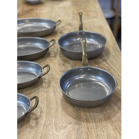 Matte stainless steel frying pan with vintage brass handle. Various sizes (6 units)