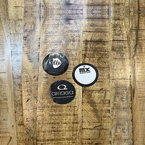 Custom adhesive sticker, black ink, 3.5 cm diameter. Various quantities.
