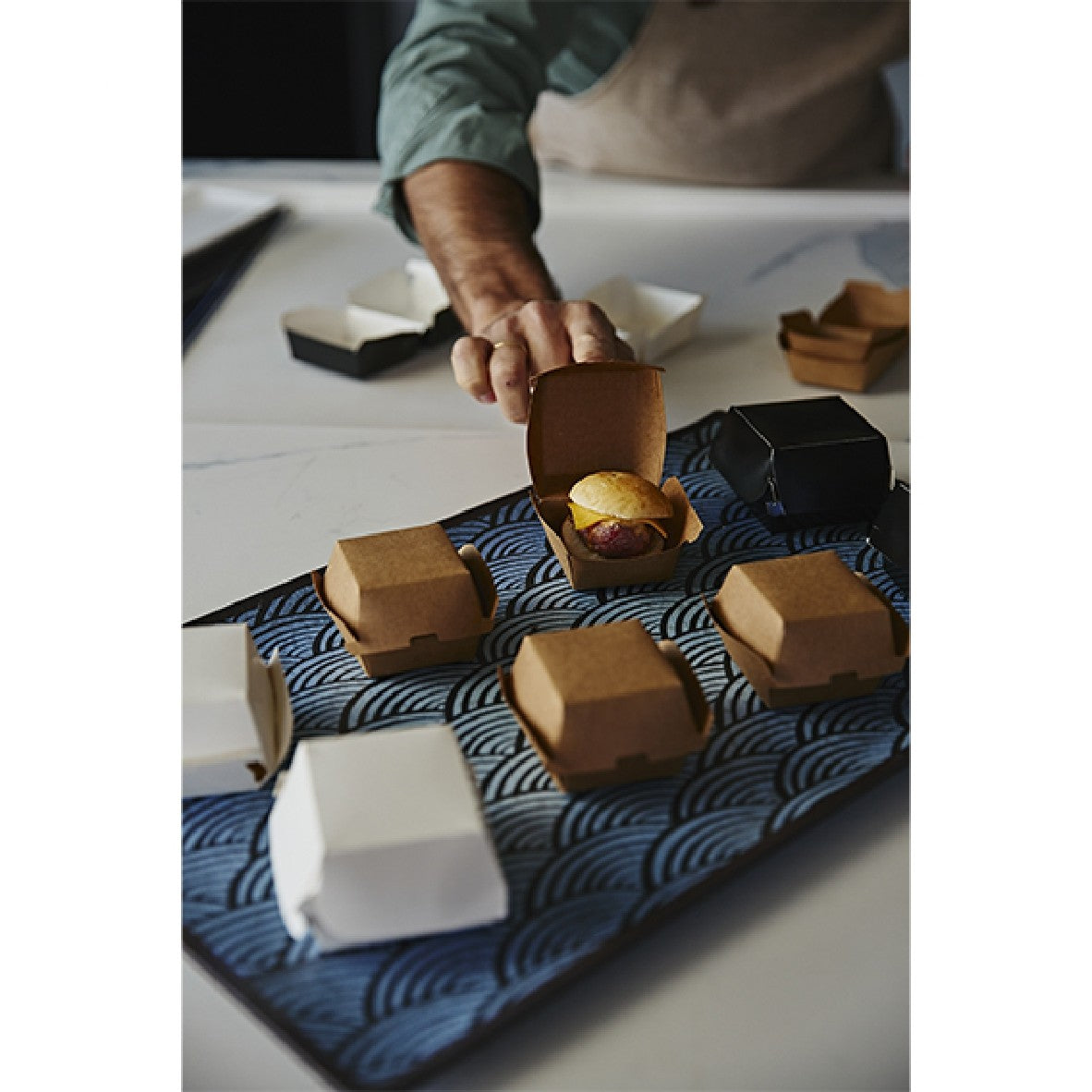 Mini caja hamburguesa cartón kraft. 14,5 x 13 x 10 cm - 300 Uds.