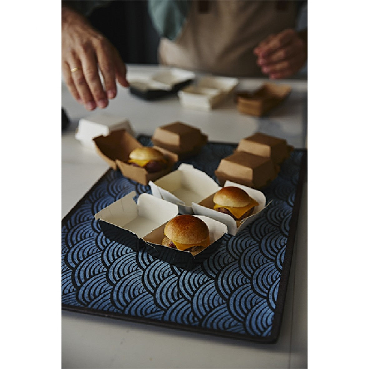 Mini caja hamburguesa cartón kraft. 14,5 x 13 x 10 cm - 300 Uds.