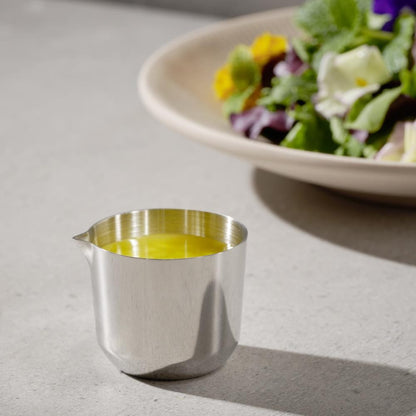 Set of 4 stainless steel sauce containers with pourer, ø4.5 x H4 cm. 30 ml.